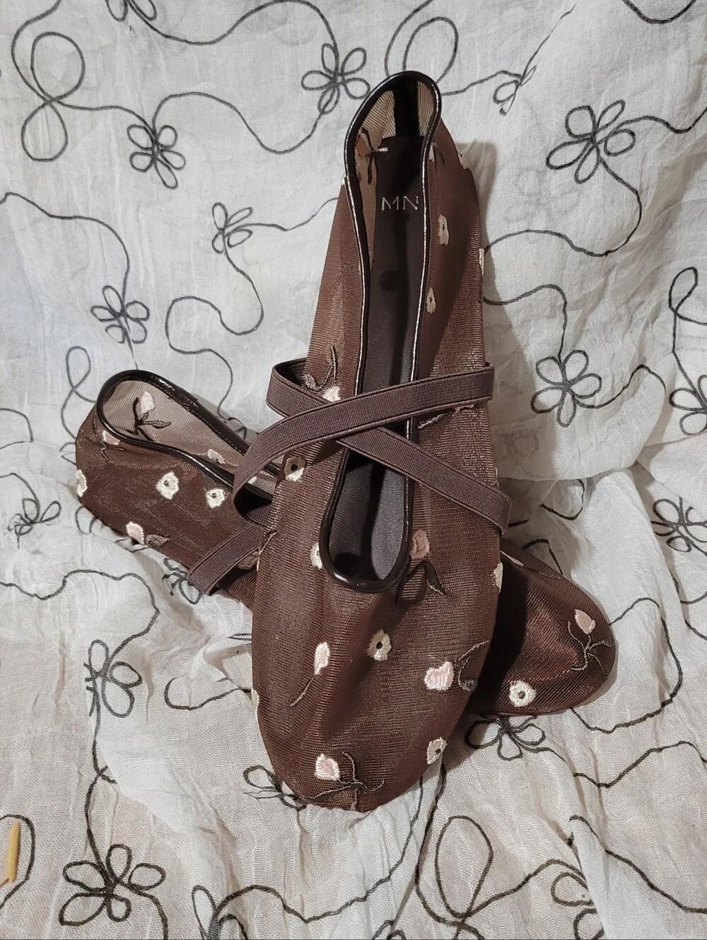 MANGO Women's Cross Straps Embroidered Flowers Ballerinas Shoes Size 40 NWT